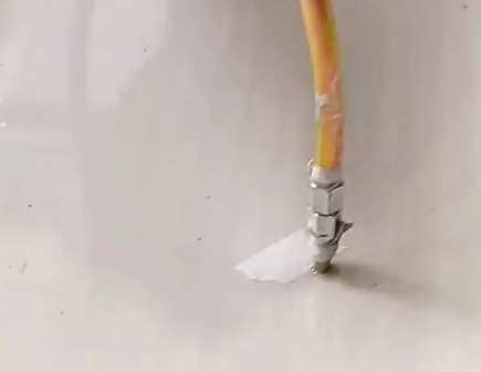 南宁市瓷砖空鼓维修公司专业解答在瓷砖铺贴过程中，如果使用的砂料过粗（如全部使用了粗砂），可能会导致以下问题